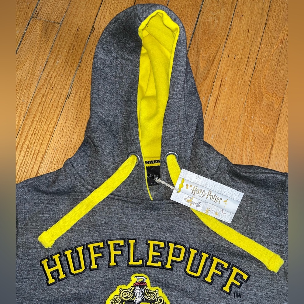 New with tags Harry Potter Hufflepuff Hoodie - Picture 2 of 7